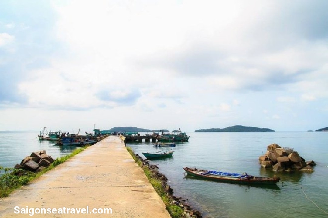 TP. HỒ CHÍ MINH - ĐẢO HẢI TẶC HÀ TIÊN - MIẾU BÀ CHÚA SỨ